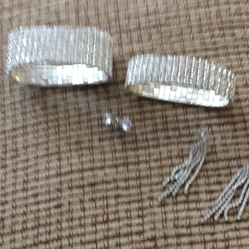 Bracelets and earrings - Picture 2 of 2